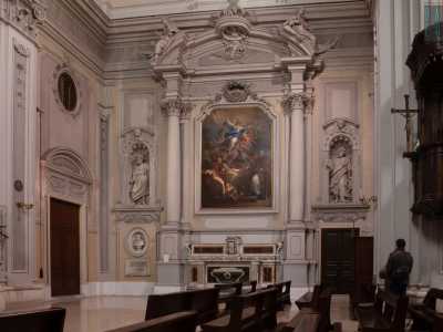 ...per andare ad ammirare una grande pala d�altare intitolata Assunzione della Vergine. Il dipinto fu realizzato da Giaquinto poco prima della sua partenza per la Spagna, commissionata dal vescovo di Molfetta